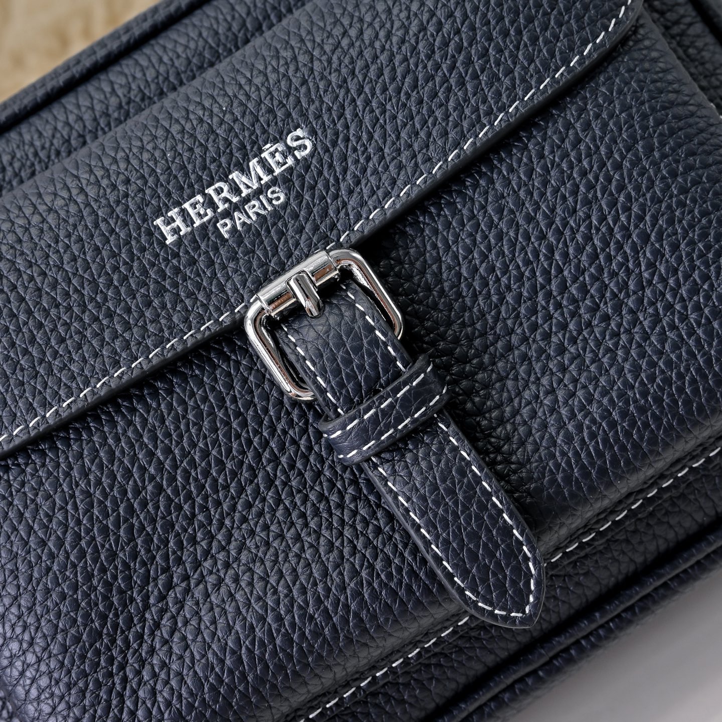 Hermes 에르메스 남성 소가죽 크로스바디 백 4