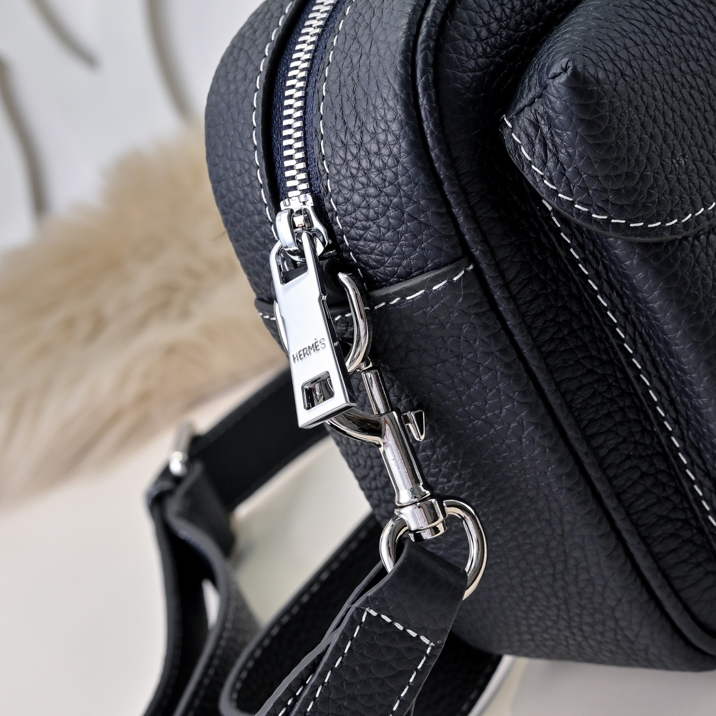 Hermes 에르메스 남성 소가죽 크로스바디 백 5