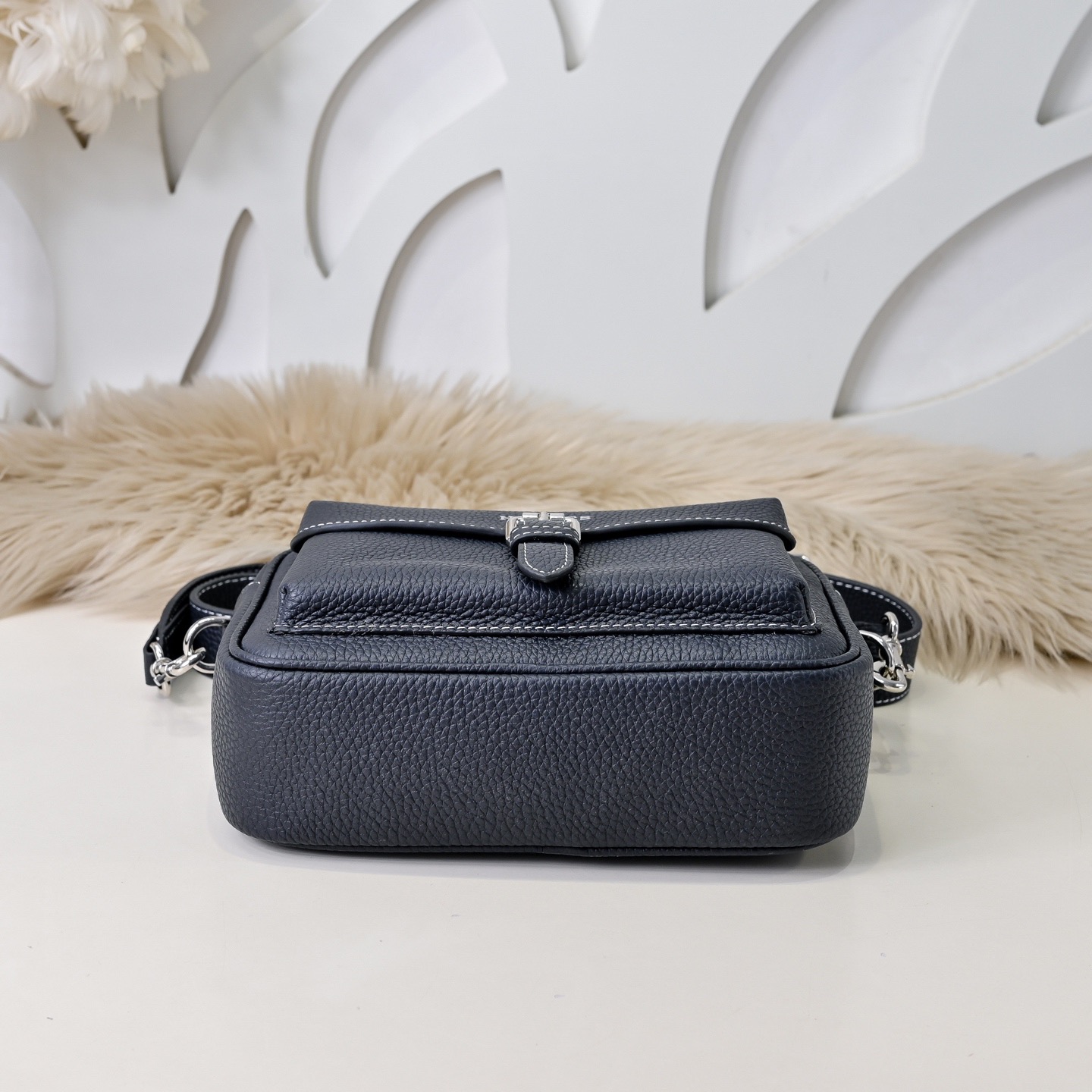 Hermes 에르메스 남성 소가죽 크로스바디 백 6