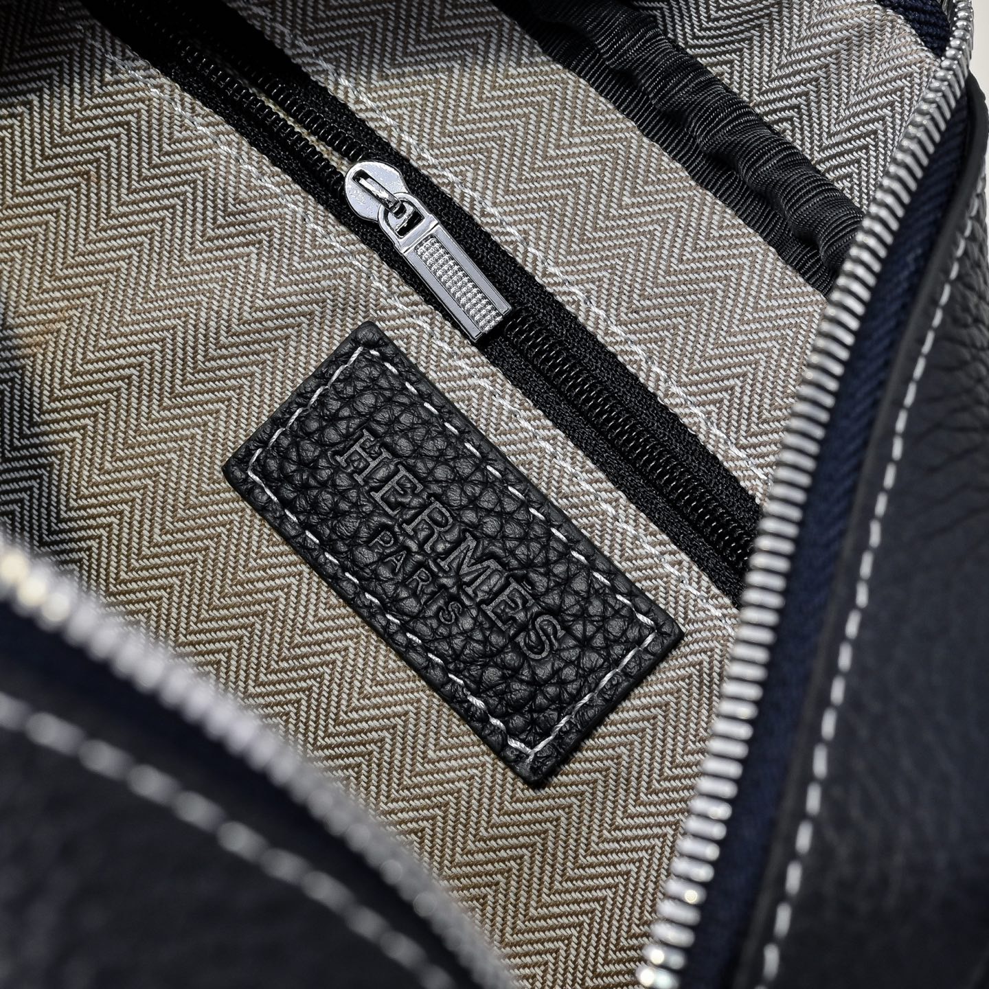 Hermes 에르메스 남성 소가죽 크로스바디 백 8