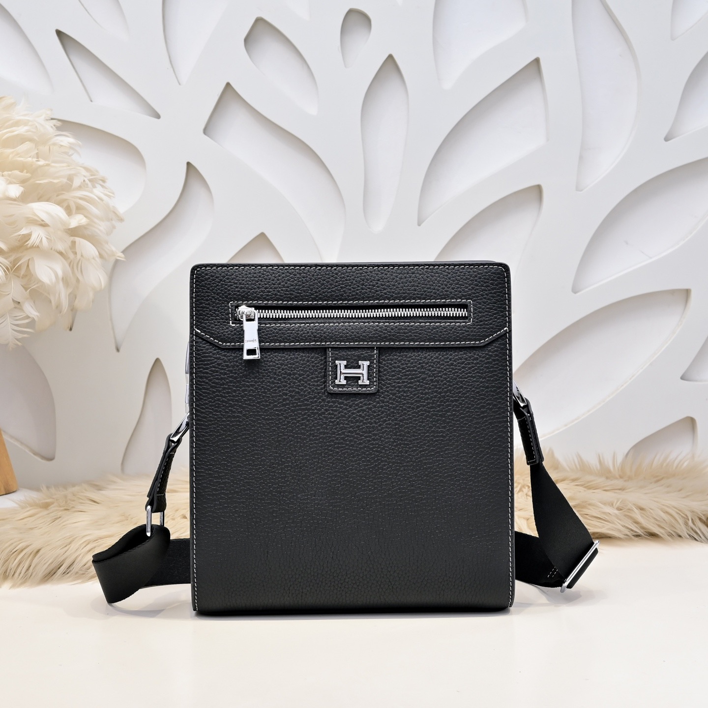 Hermes 에르메스 남성 소가죽 크로스바디 숄더백 1