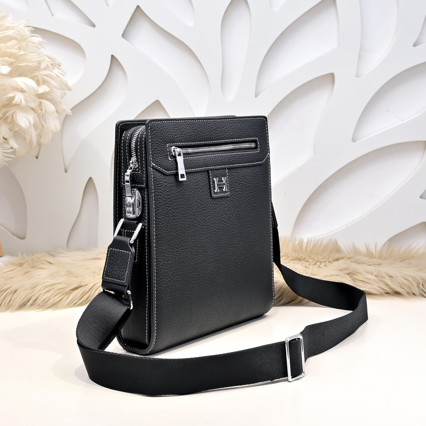 Hermes 에르메스 남성 소가죽 크로스바디 숄더백 2