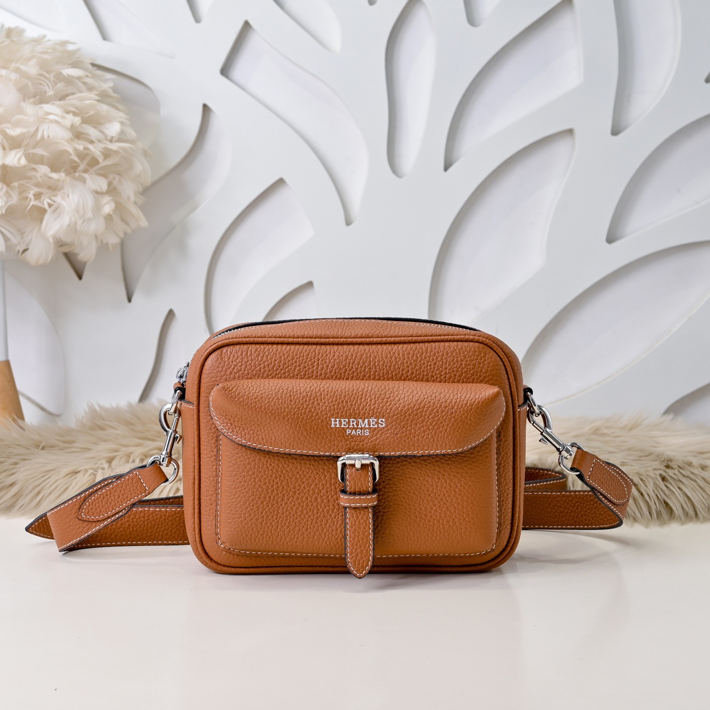 Hermes 에르메스 남성 토고가죽 크로스바디 백 1