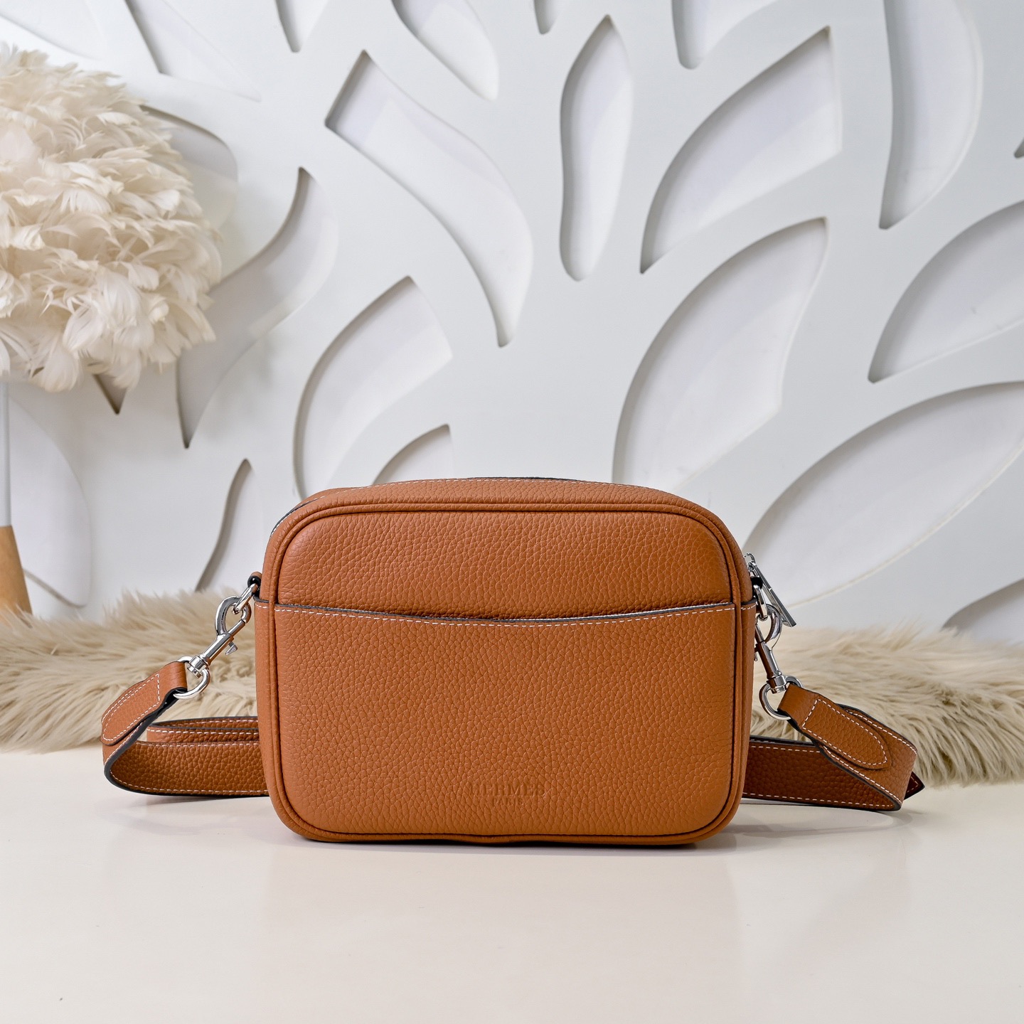 Hermes 에르메스 남성 토고가죽 크로스바디 백 3