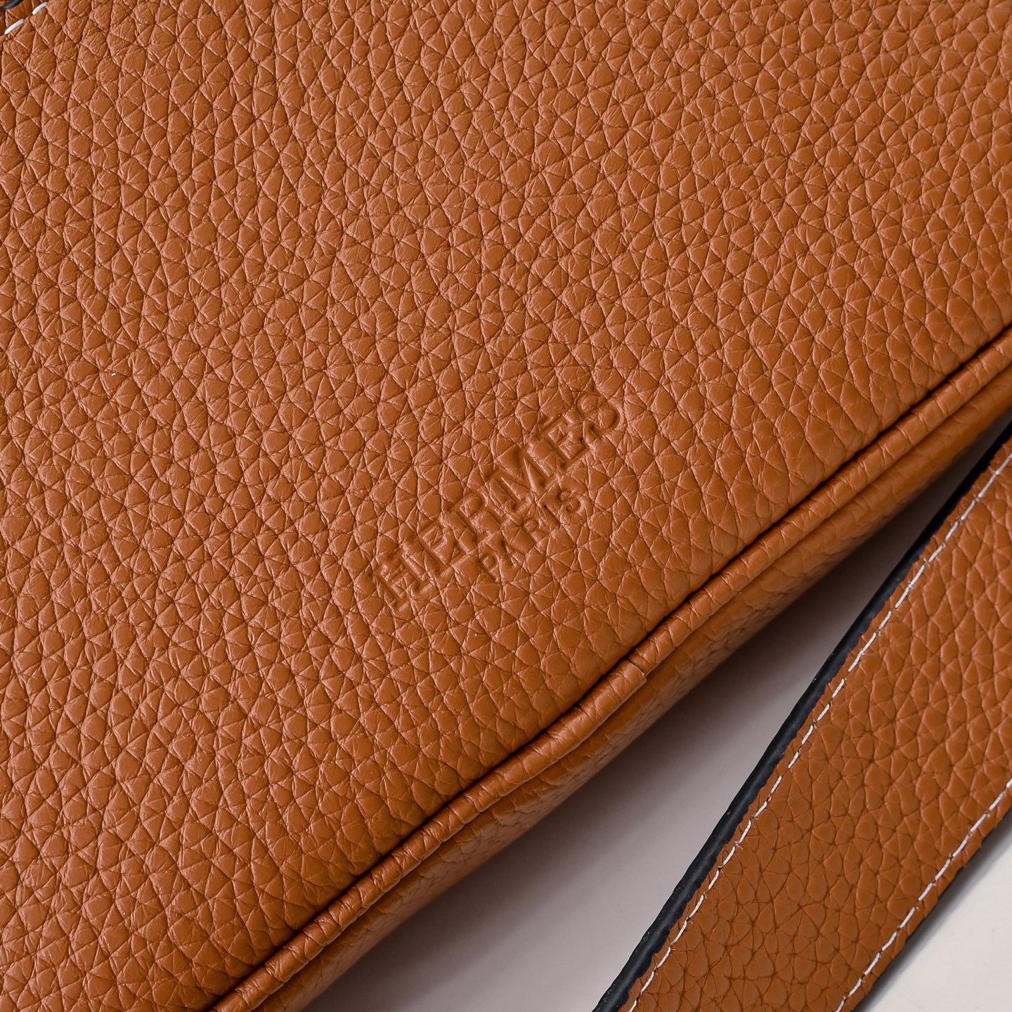 Hermes 에르메스 남성 토고가죽 크로스바디 백 5