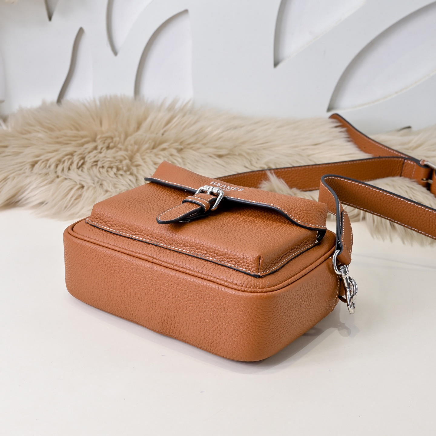 Hermes 에르메스 남성 토고가죽 크로스바디 백 7