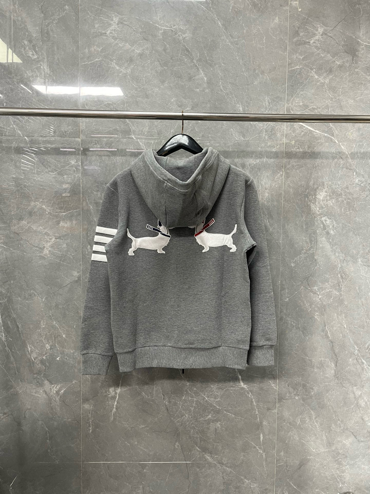 Thom Browne 톰브라운 사선 완장 강아지 자수 집업 후드티 3