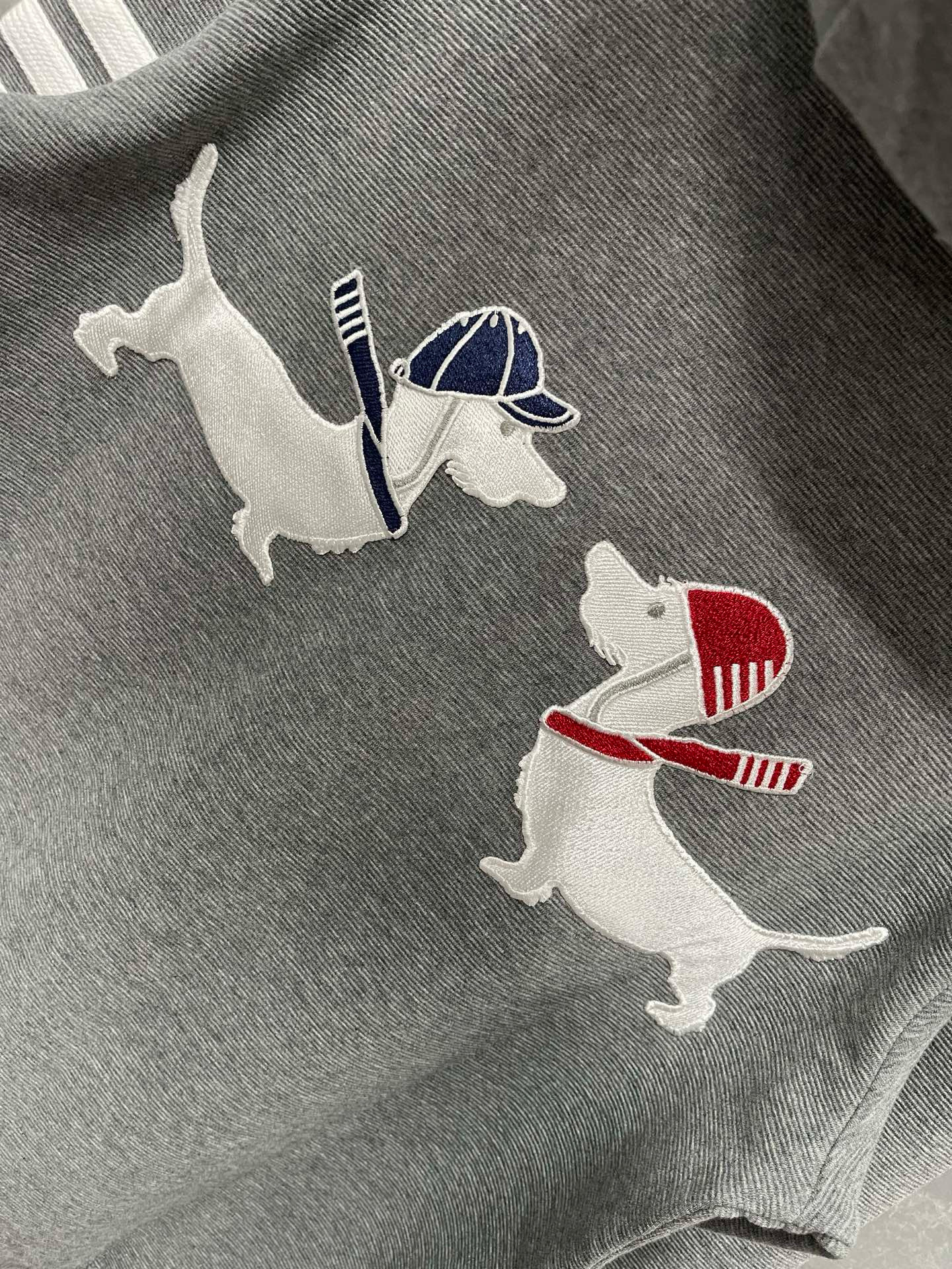 Thom Browne 톰브라운 사선 완장 강아지 자수 집업 후드티 9