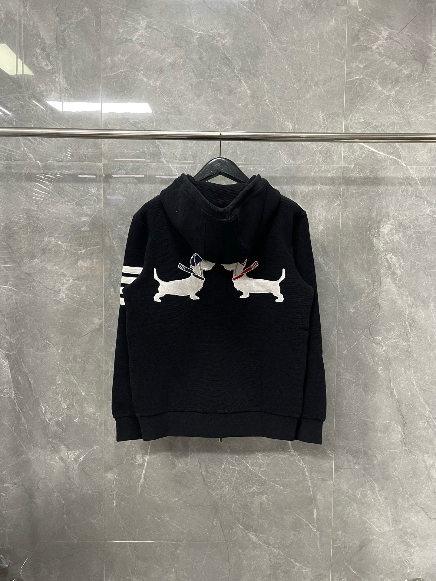 Thom Browne 톰브라운 사선 완장 강아지 자수 집업 후드티 2