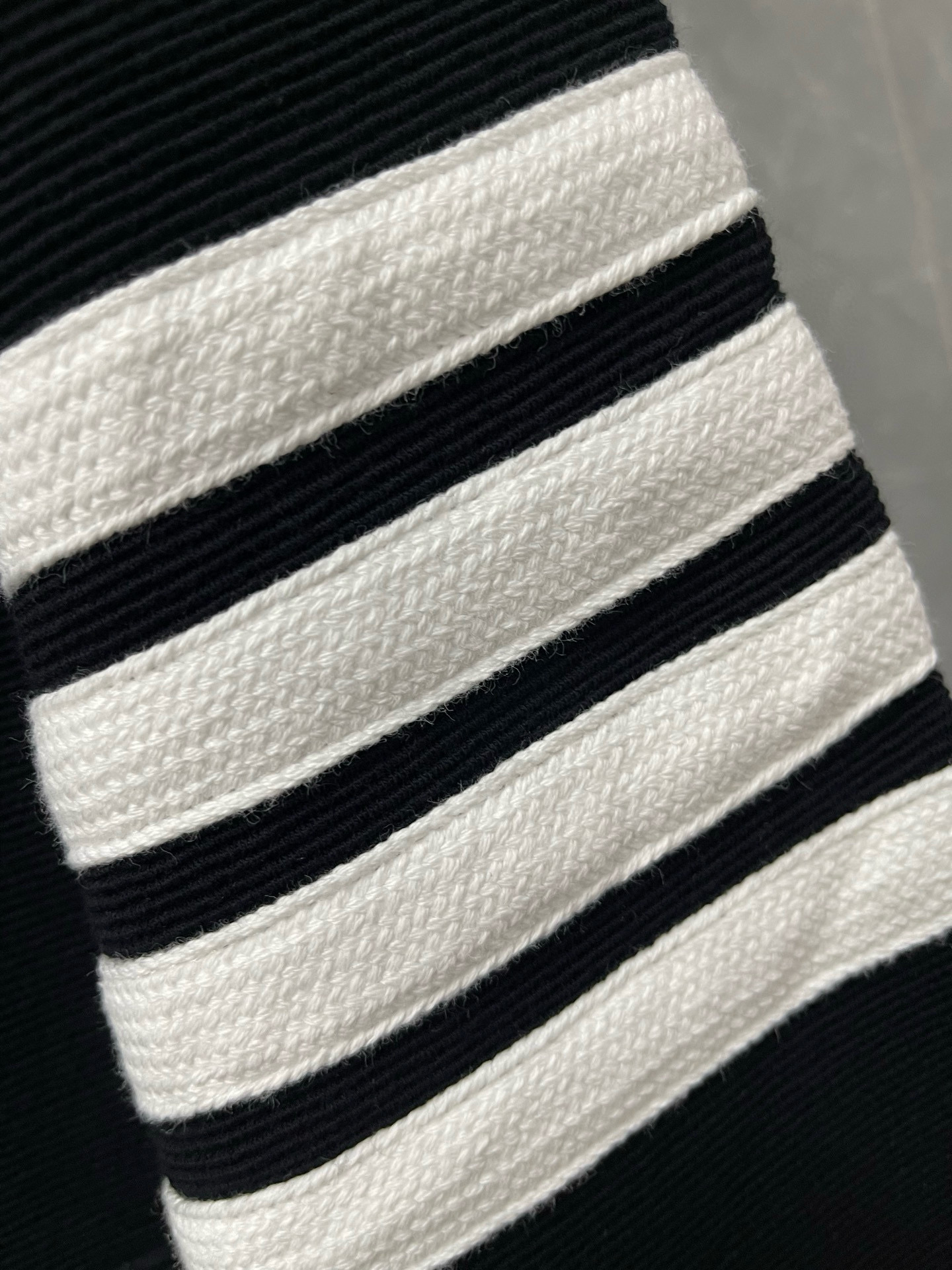 Thom Browne 톰브라운 사선 완장 강아지 자수 집업 후드티 5