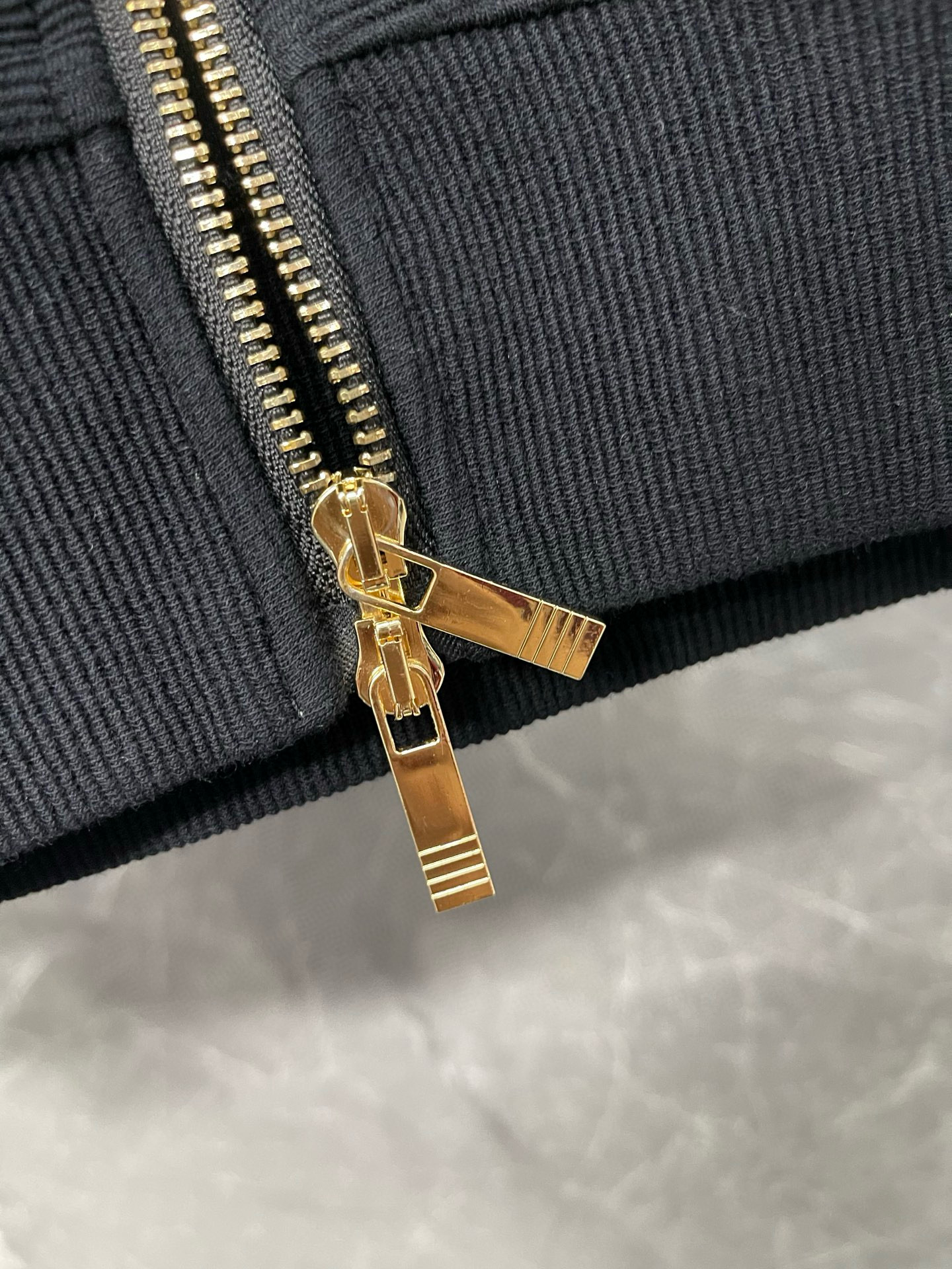 Thom Browne 톰브라운 사선 완장 강아지 자수 집업 후드티 6