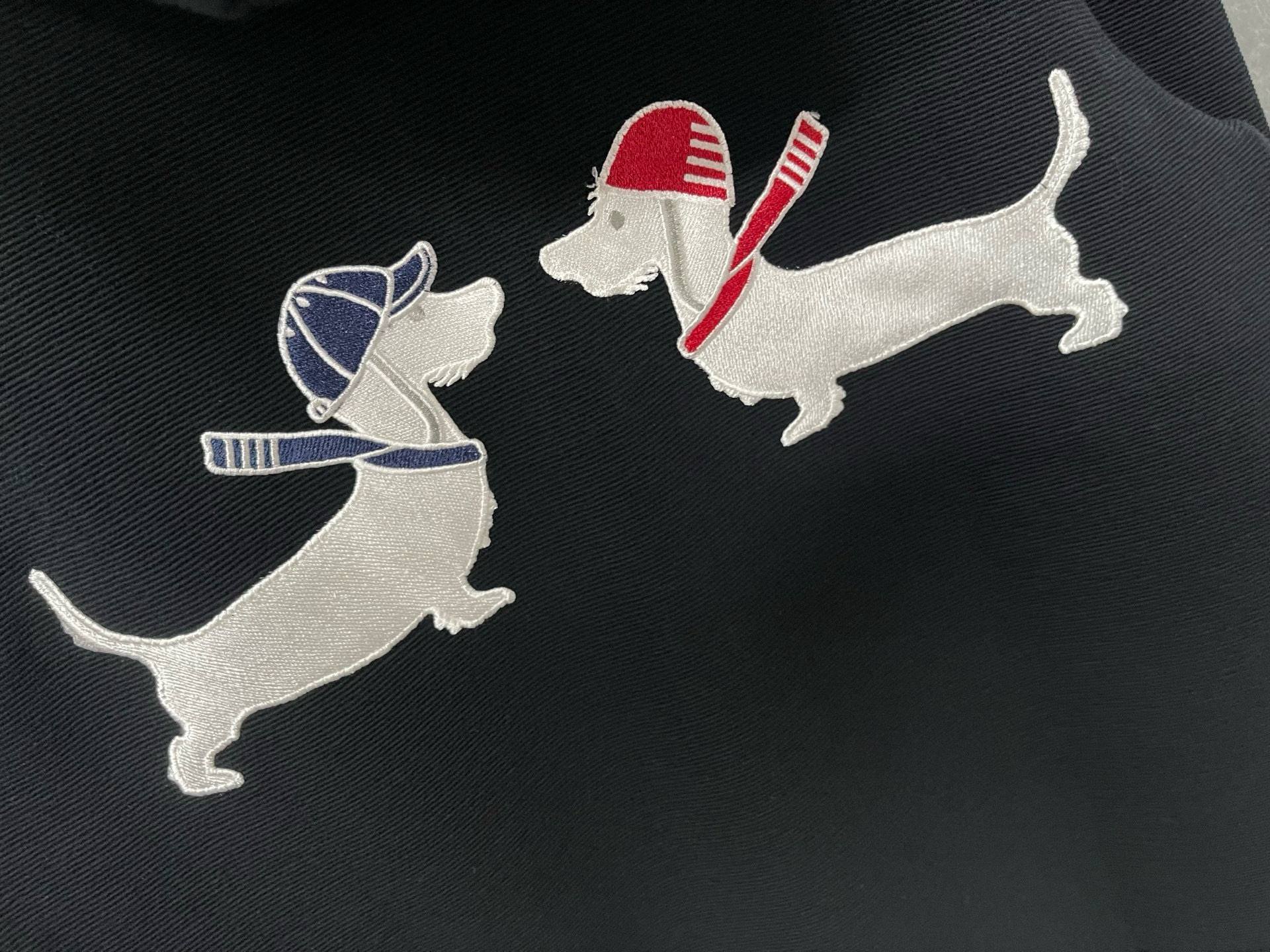 Thom Browne 톰브라운 사선 완장 강아지 자수 집업 후드티 8