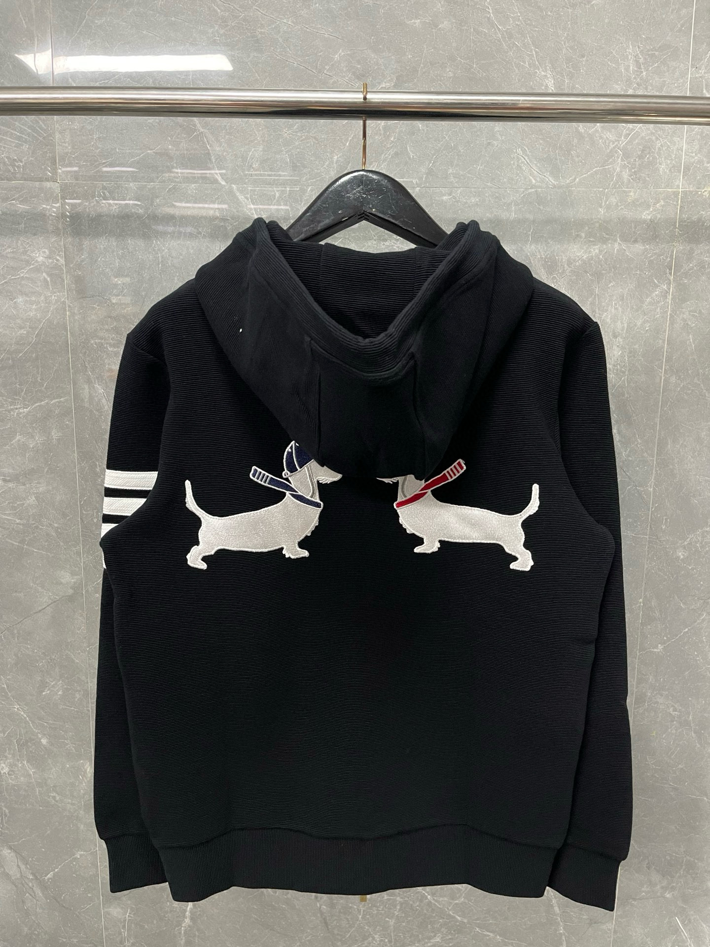 Thom Browne 톰브라운 사선 완장 강아지 자수 집업 후드티 9