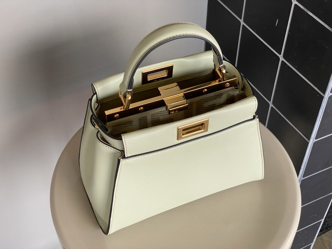 FENDI 펜디 피카부 FF 자수 캔버스 안감 민트 그린 송아지 가죽 토트백 23cm 1