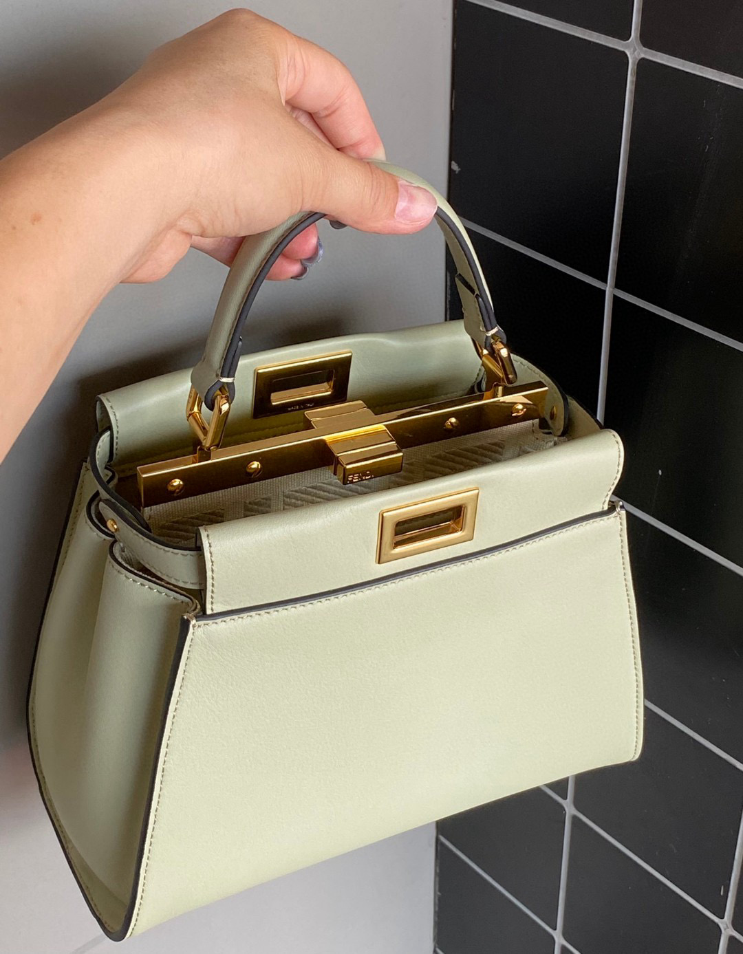 FENDI 펜디 피카부 FF 자수 캔버스 안감 민트 그린 송아지 가죽 토트백 23cm 2