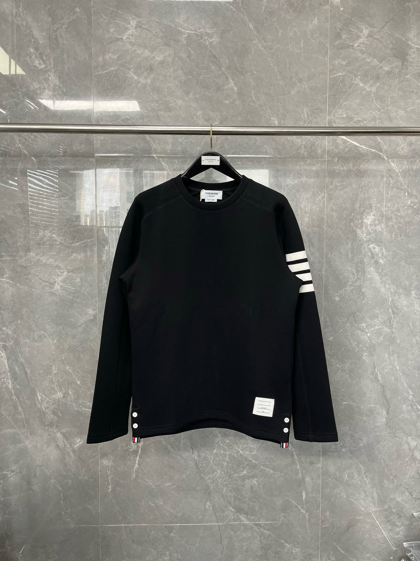 Thom Browne 톰브라운 사선 완장 라운드넥 긴팔 맨투맨 1