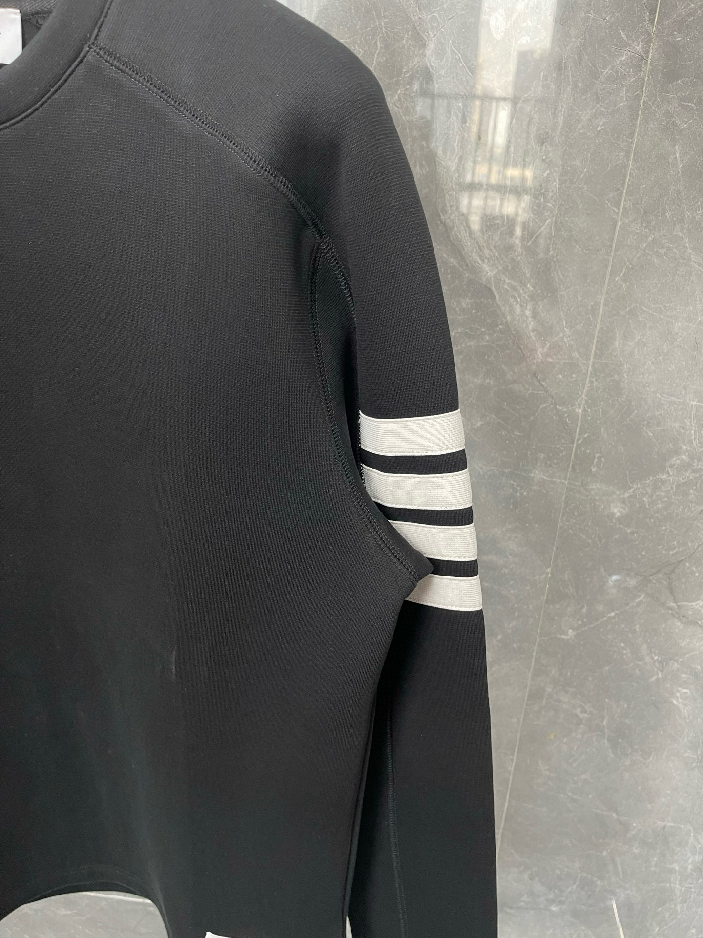 Thom Browne 톰브라운 사선 완장 라운드넥 긴팔 맨투맨 5