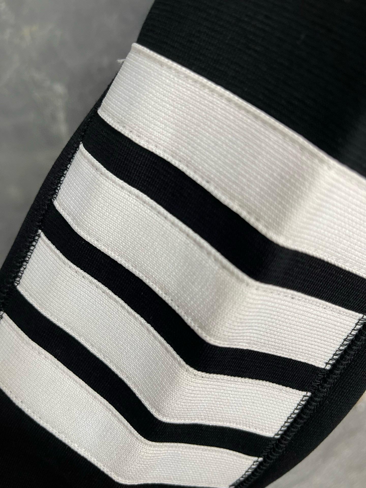 Thom Browne 톰브라운 사선 완장 라운드넥 긴팔 맨투맨 6