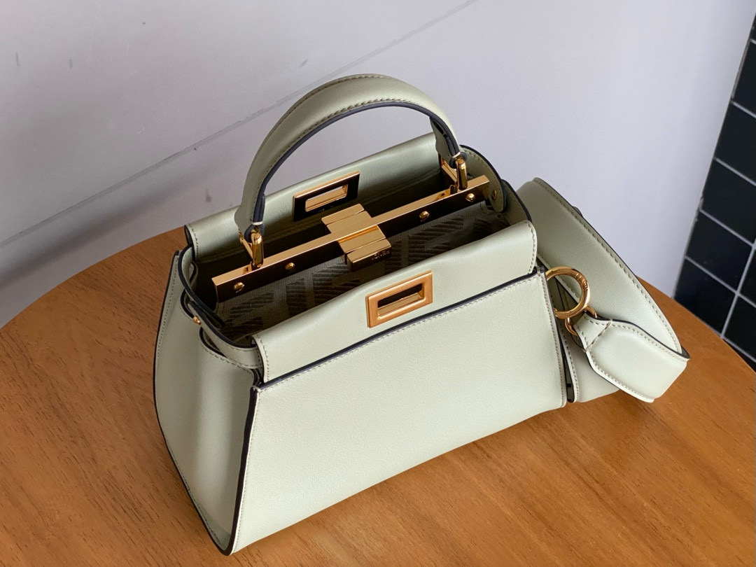 FENDI 펜디 피카부 FF 자수 캔버스 안감 민트 그린 송아지 가죽 토트백 23cm 9