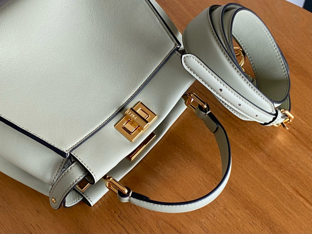 FENDI 펜디 피카부 23cm 라이트그린 토트백 12