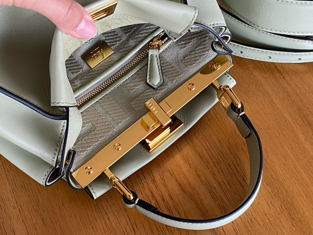 FENDI 펜디 피카부 FF 자수 캔버스 안감 민트 그린 송아지 가죽 토트백 23cm 13