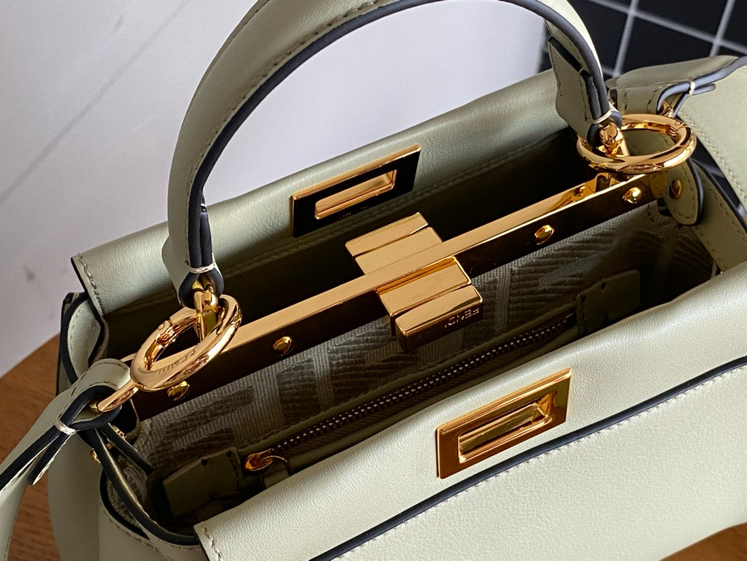 FENDI 펜디 피카부 23cm 라이트그린 토트백 14