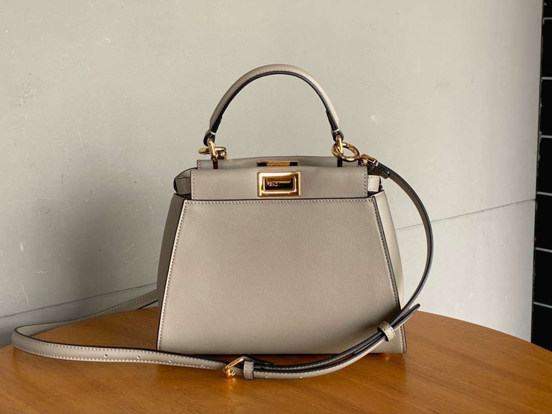 FENDI 펜디 피카부 스몰 토트백 비둘기그레이 골드장식 1