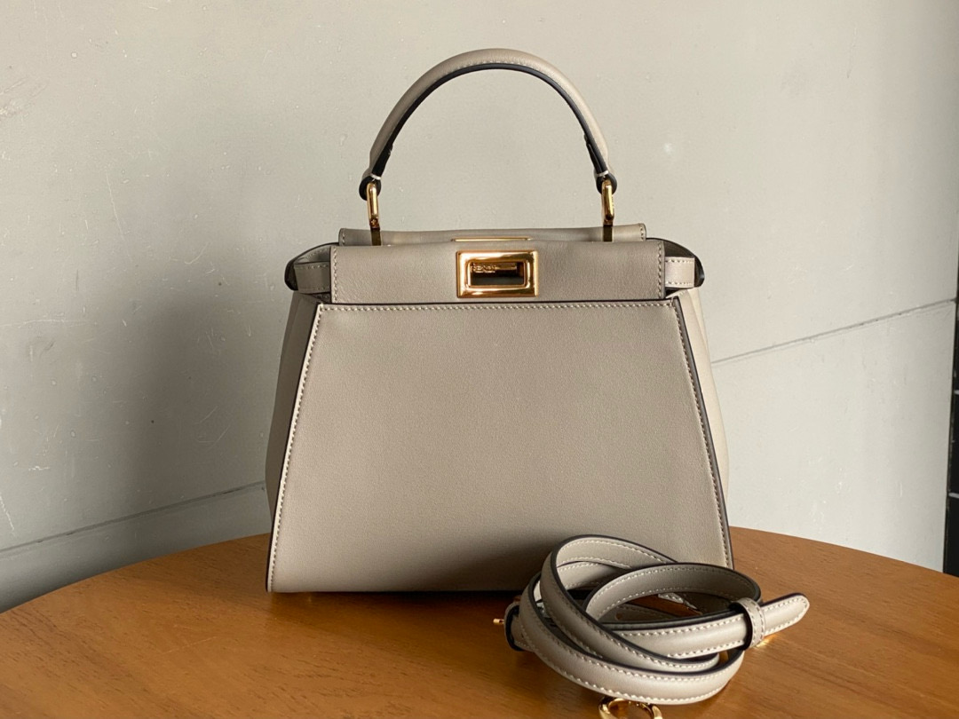 FENDI 펜디 피카부 스몰 토트백 비둘기그레이 골드장식 2