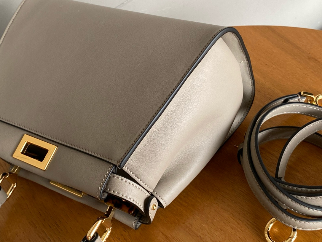 FENDI 펜디 피카부 스몰 토트백 비둘기그레이 골드장식 5