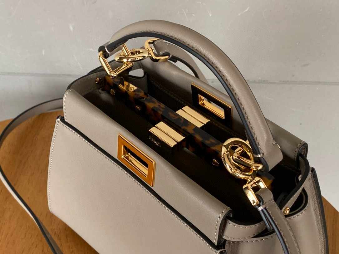FENDI 펜디 피카부 스몰 토트백 비둘기그레이 골드장식 6