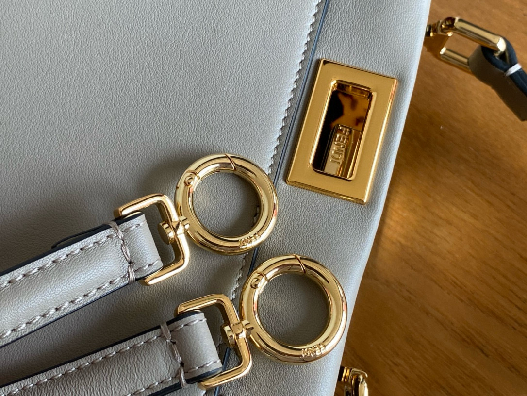 FENDI 펜디 피카부 스몰 토트백 비둘기그레이 골드장식 7