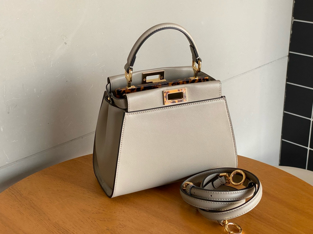 FENDI 펜디 피카부 토트백 비둘기그레이 (琥珀琥珀 오링 금장) 1