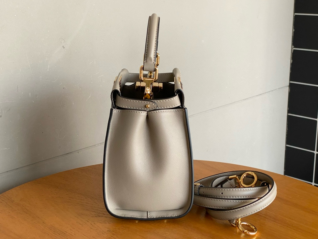 FENDI 펜디 피카부 토트백 비둘기그레이 (琥珀琥珀 오링 금장) 2