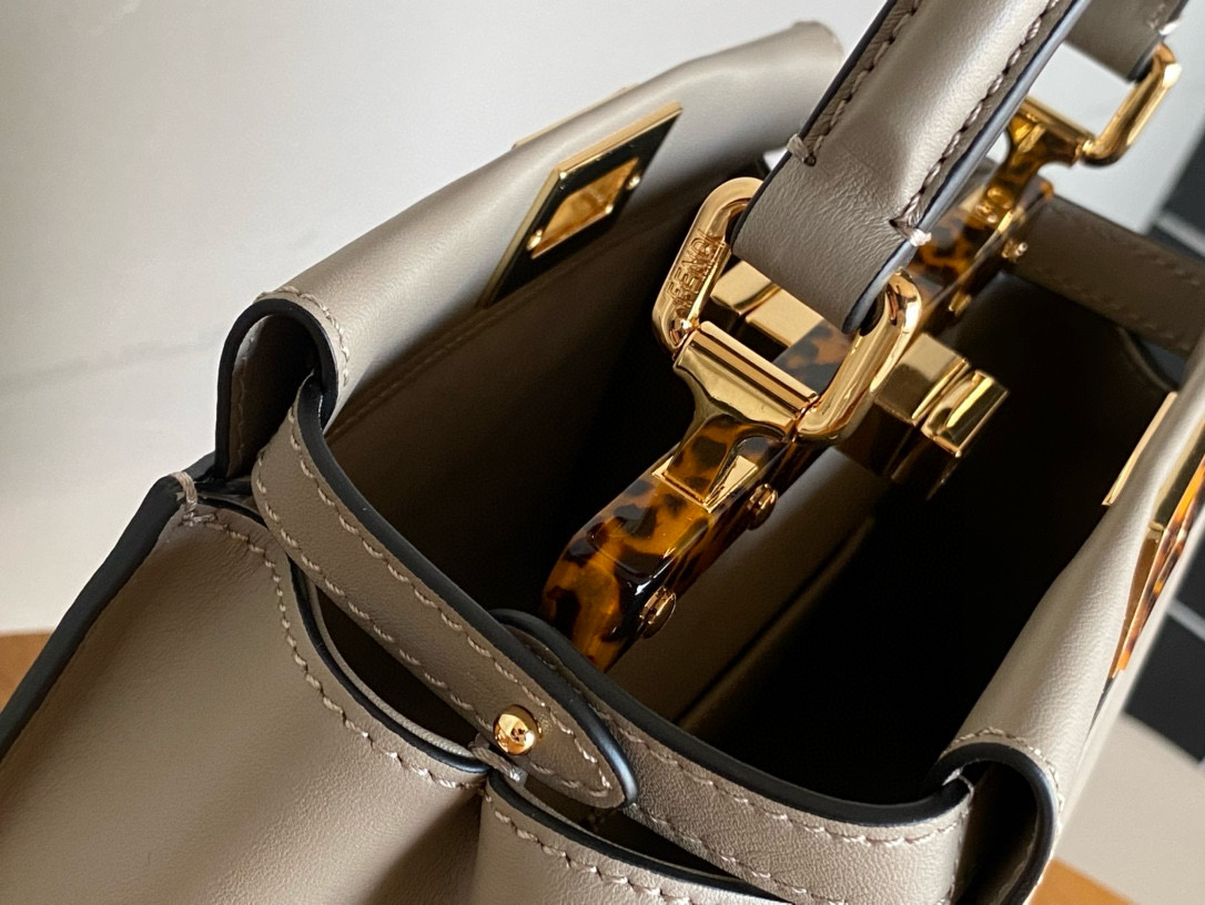 FENDI 펜디 피카부 토트백 비둘기그레이 (琥珀琥珀 오링 금장) 4