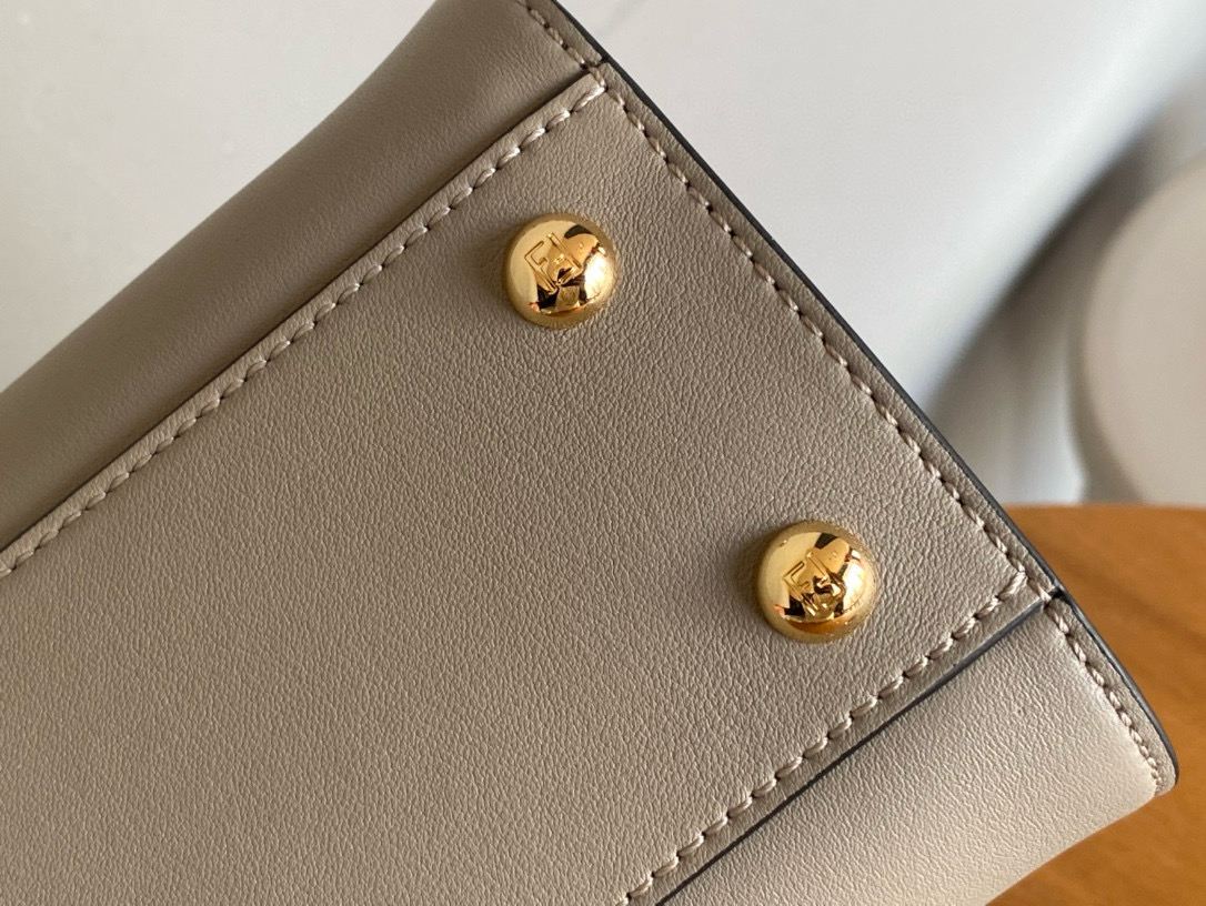 FENDI 펜디 피카부 토트백 비둘기그레이 (琥珀琥珀 오링 금장) 5