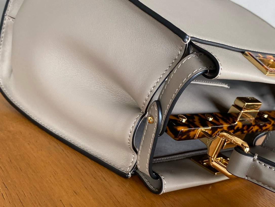 FENDI 펜디 피카부 토트백 비둘기그레이 (琥珀琥珀 오링 금장) 6