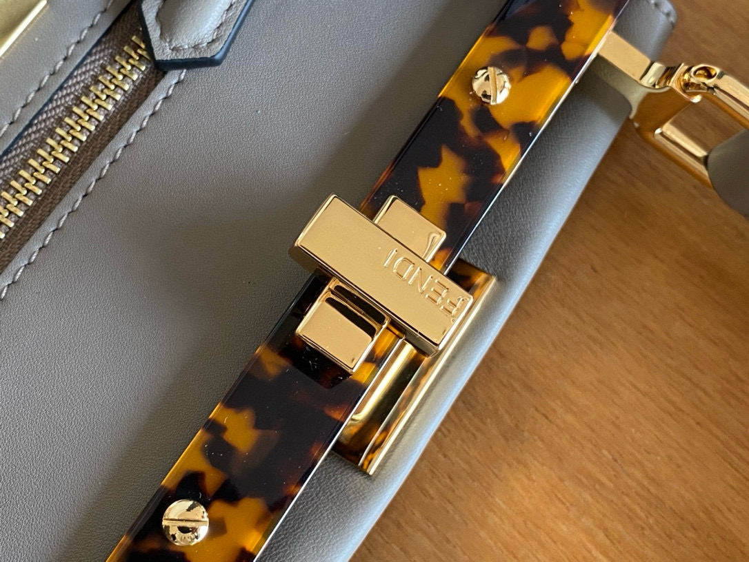 FENDI 펜디 피카부 토트백 비둘기그레이 (琥珀琥珀 오링 금장) 7