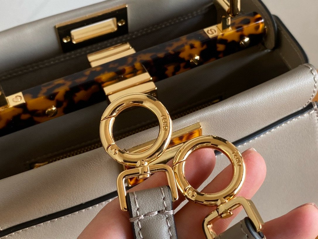 FENDI 펜디 피카부 토트백 비둘기그레이 (琥珀琥珀 오링 금장) 9