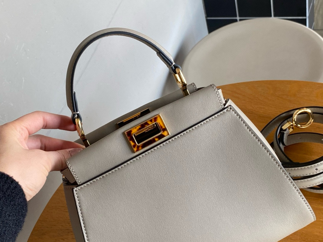 FENDI 펜디 피카부 토트백 비둘기그레이 (琥珀琥珀 오링 금장) 12