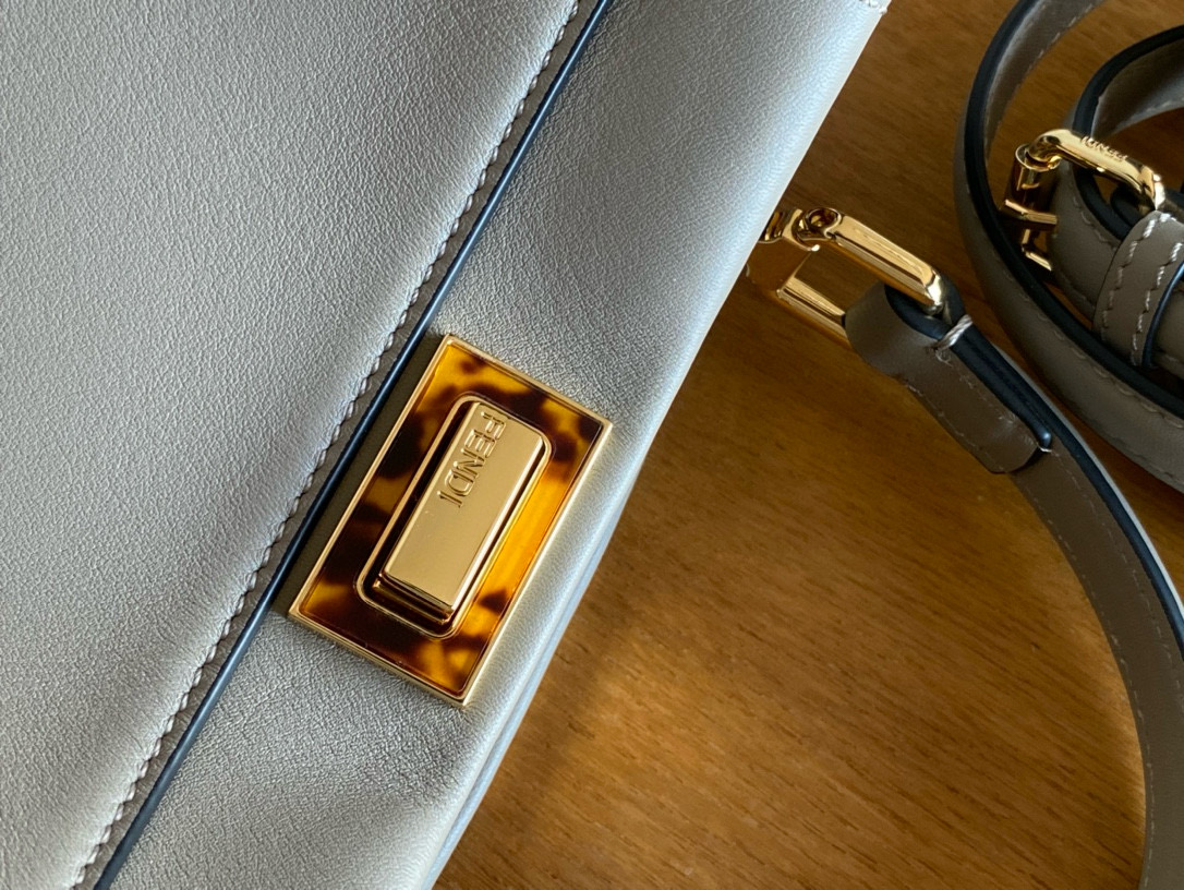 FENDI 펜디 피카부 토트백 비둘기그레이 (琥珀琥珀 오링 금장) 14