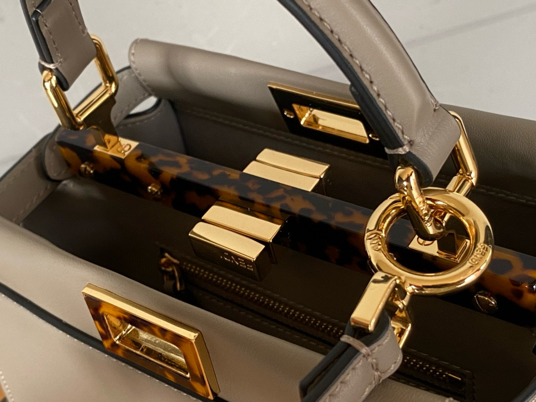 FENDI 펜디 피카부 토트백 비둘기그레이 (琥珀琥珀 오링 금장) 16