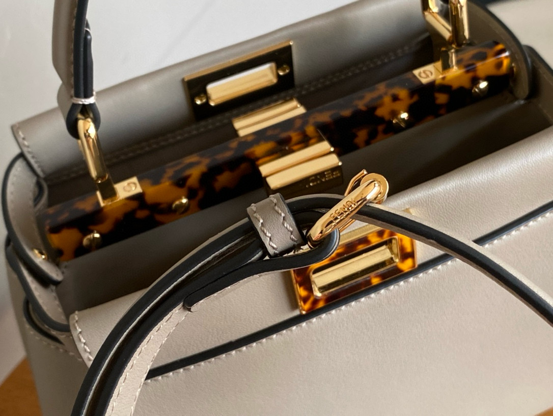 FENDI 펜디 피카부 토트백 비둘기그레이 (琥珀琥珀 오링 금장) 17