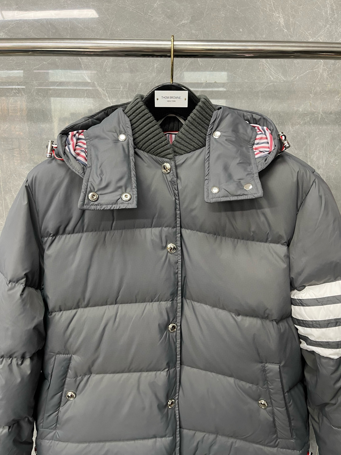 Thom Browne 톰브라운 클래식 사선완장 후드 다운 패딩 재킷 2