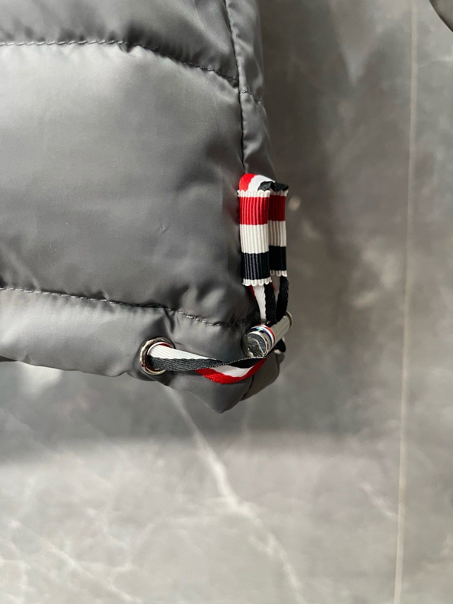 Thom Browne 톰브라운 클래식 사선완장 후드 다운 패딩 재킷 4