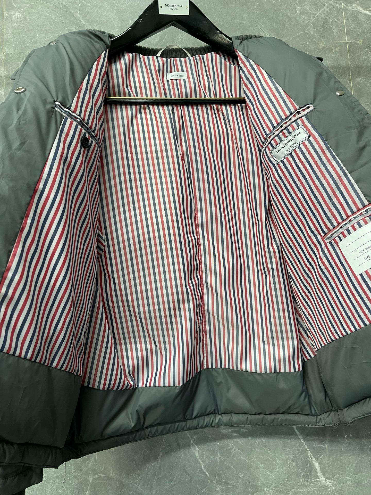 Thom Browne 톰브라운 클래식 사선완장 후드 다운 패딩 재킷 6