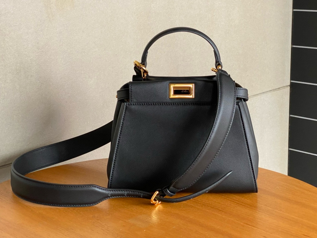 FENDI 펜디 피카부 23cm 블랙 토트 크로스백 1