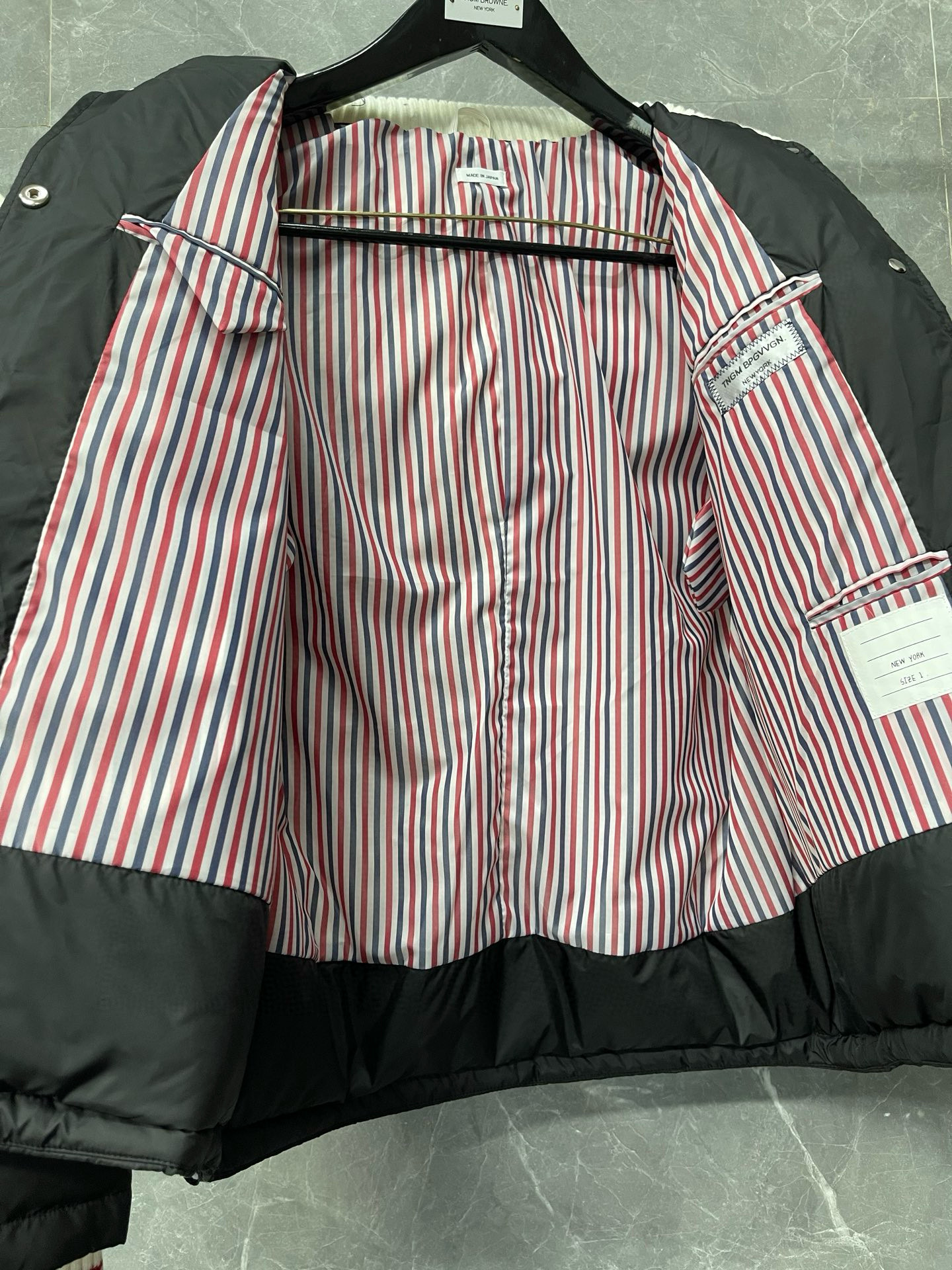 Thom Browne 톰브라운 클래식 사선완장 후드 다운 패딩 재킷 3