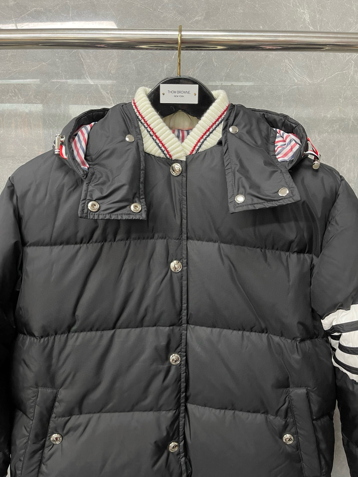 Thom Browne 톰브라운 클래식 사선완장 후드 다운 패딩 재킷 4