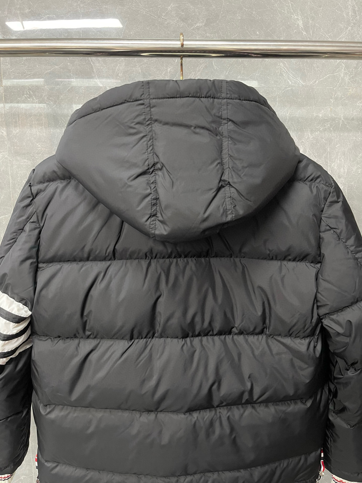 Thom Browne 톰브라운 클래식 사선완장 후드 다운 패딩 재킷 8