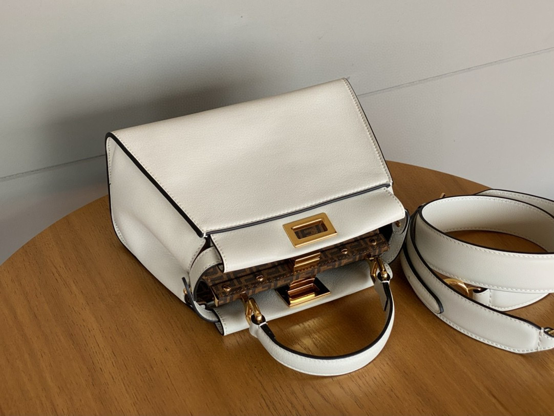 Fendi 펜디 Peekaboo 미니 토트백 크림화이트 3